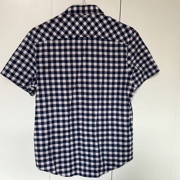 Penguin Men’s Button Down - like new! - Picture 4 of 6